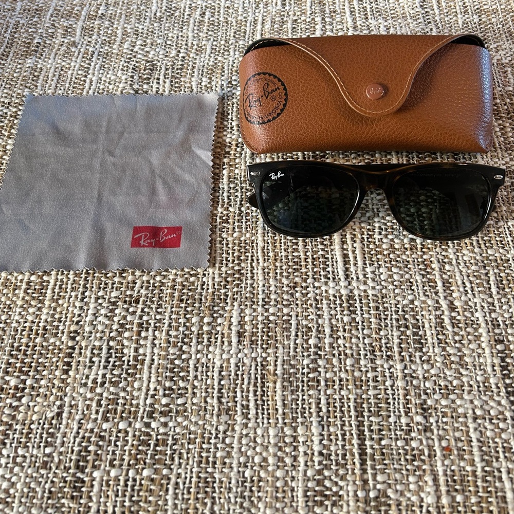 Ray Ban New Wayfarer sunglasses, NWOT